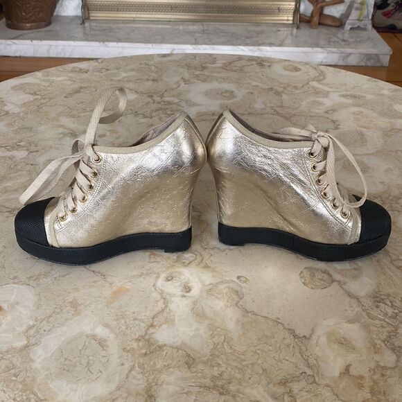 L.A.M.B Denver Gwen Stefani Gold Monogram Leather Platform Sneakers - Picture 6 of 16